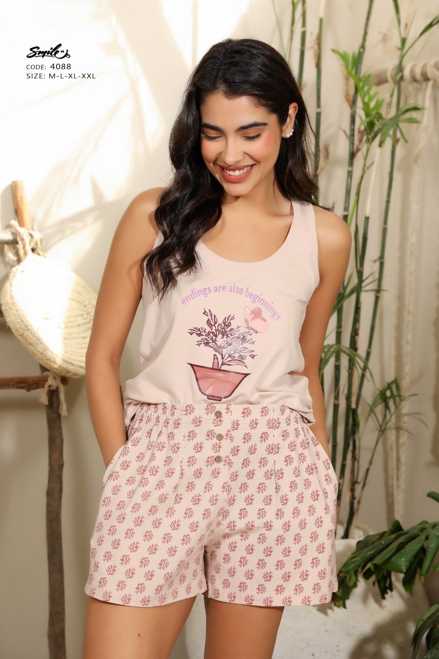 Summer women short smile